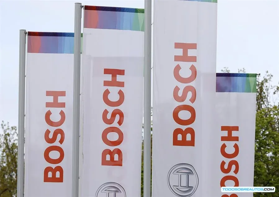 Imagen que representa la gran inversión de Bosch en semiconductores, posiblemente mostrando chips, fábricas o un gráfico que represente la suma invertida.