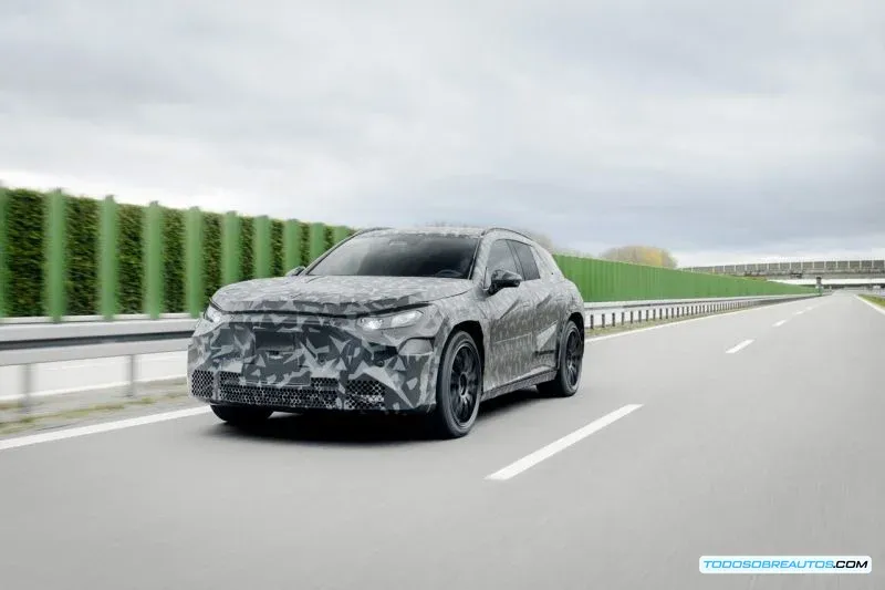 Prototipo de SUV o coupé eléctrico de Mercedes-AMG en pruebas invernales en el Ártico.