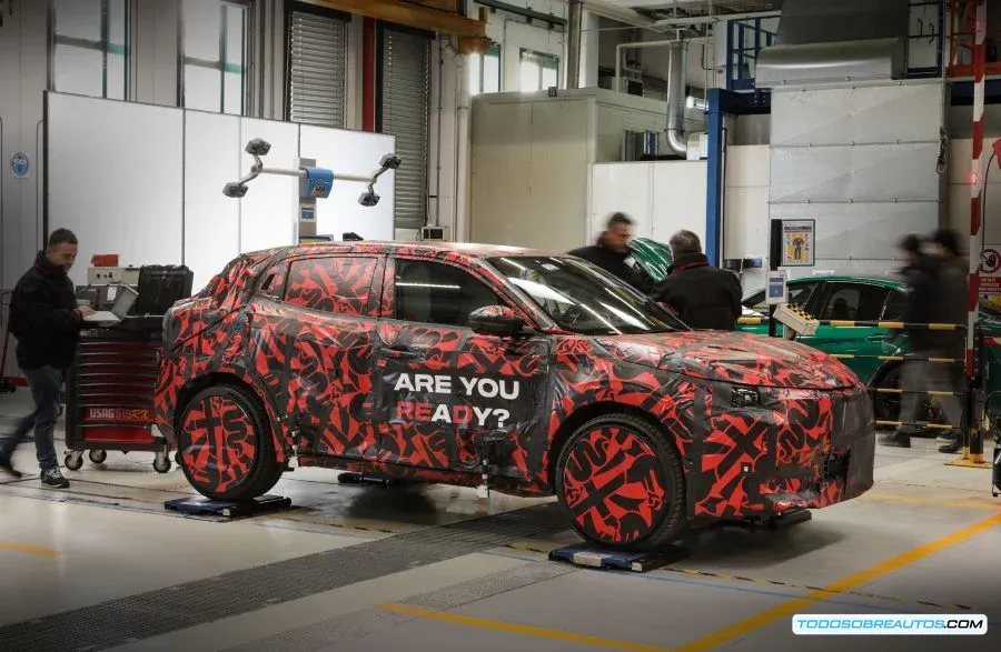 Alfa Romeo Milano siendo probado en el circuito de Balocco.