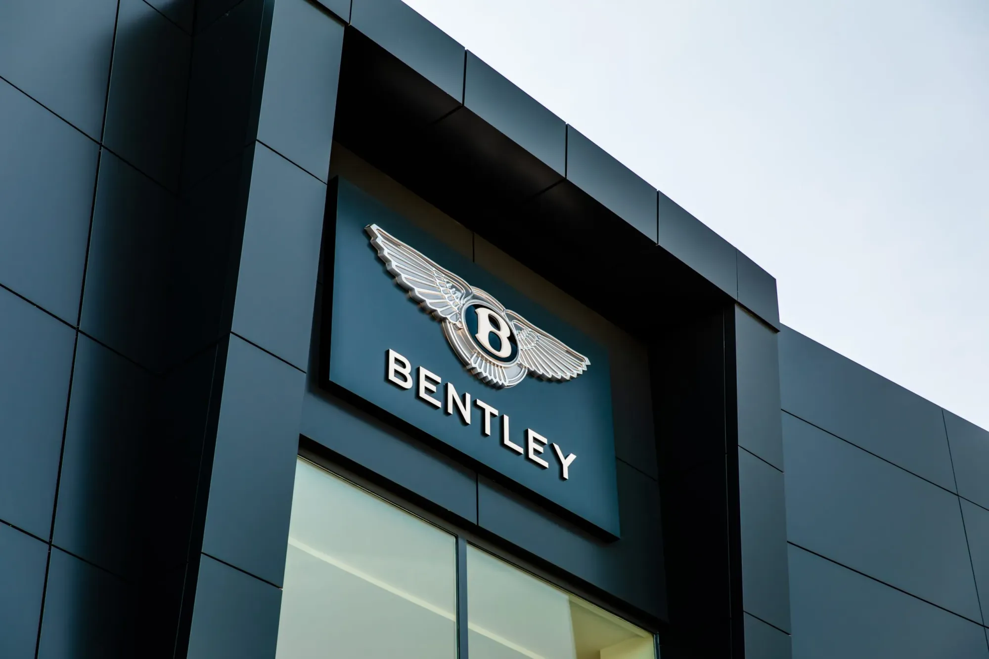 Bentley Inaugura Showroom