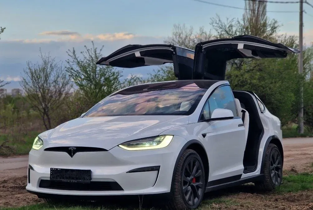 Tesla Model X Plaid 2024