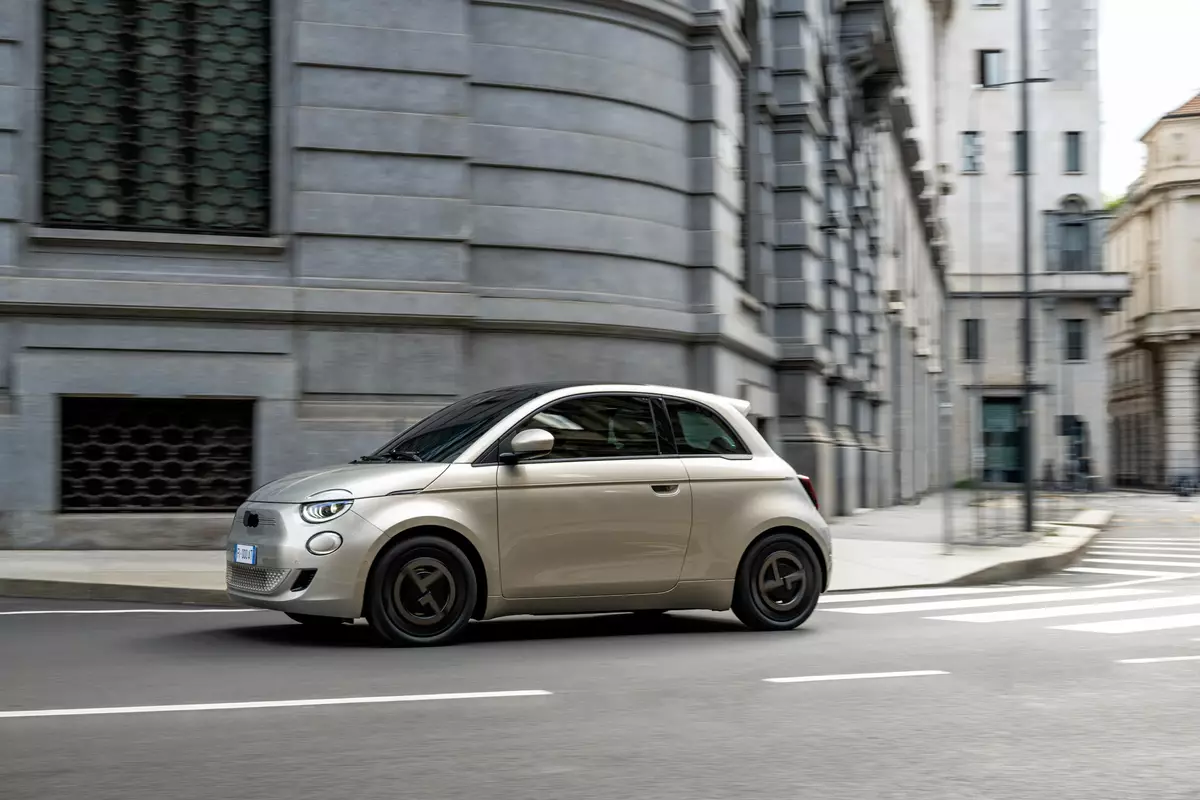 Fiat 500e Giorgio Armani Collector's Edition 2025