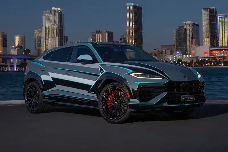 Lamborghini Urus SE Miami Edition