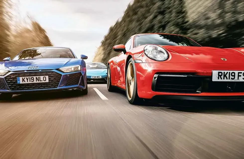 Audi R8 V10 Spyder vs Porsche 911 Carrera 4S