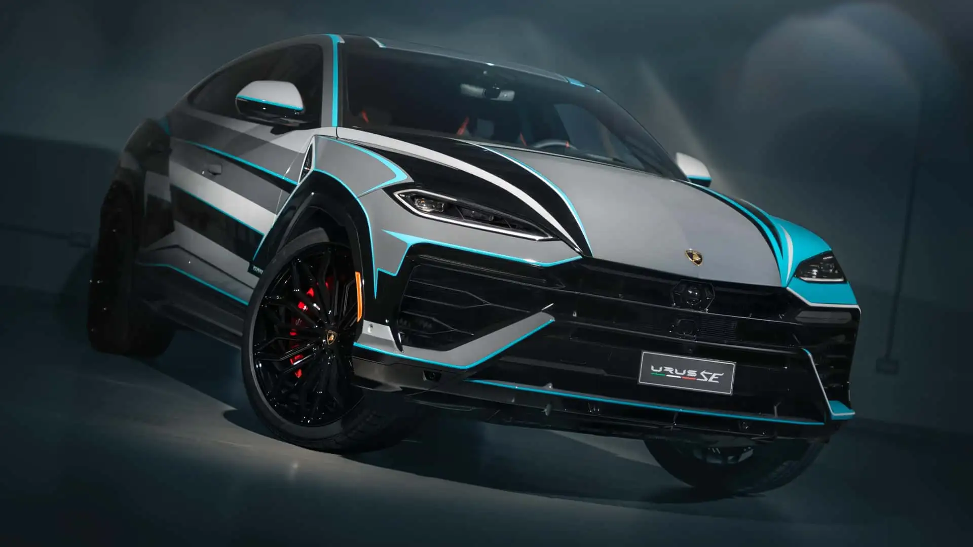 Lamborghini Urus SE Miami Edition