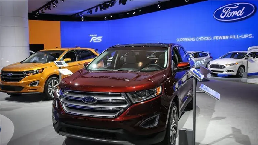 Ford divide sus operaciones