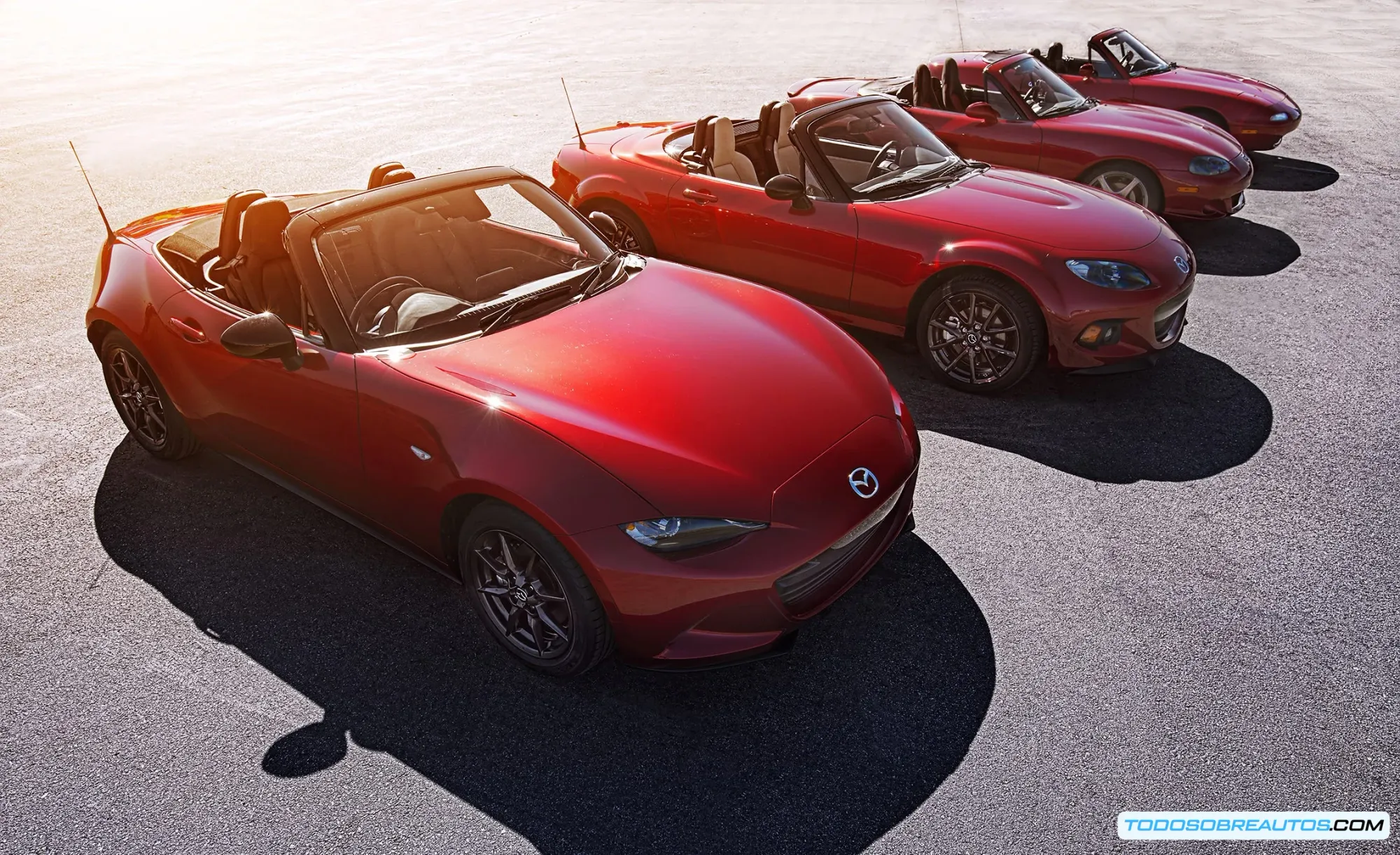 Imagen comparativa de las diferentes generaciones del Mazda MX-5 Miata.