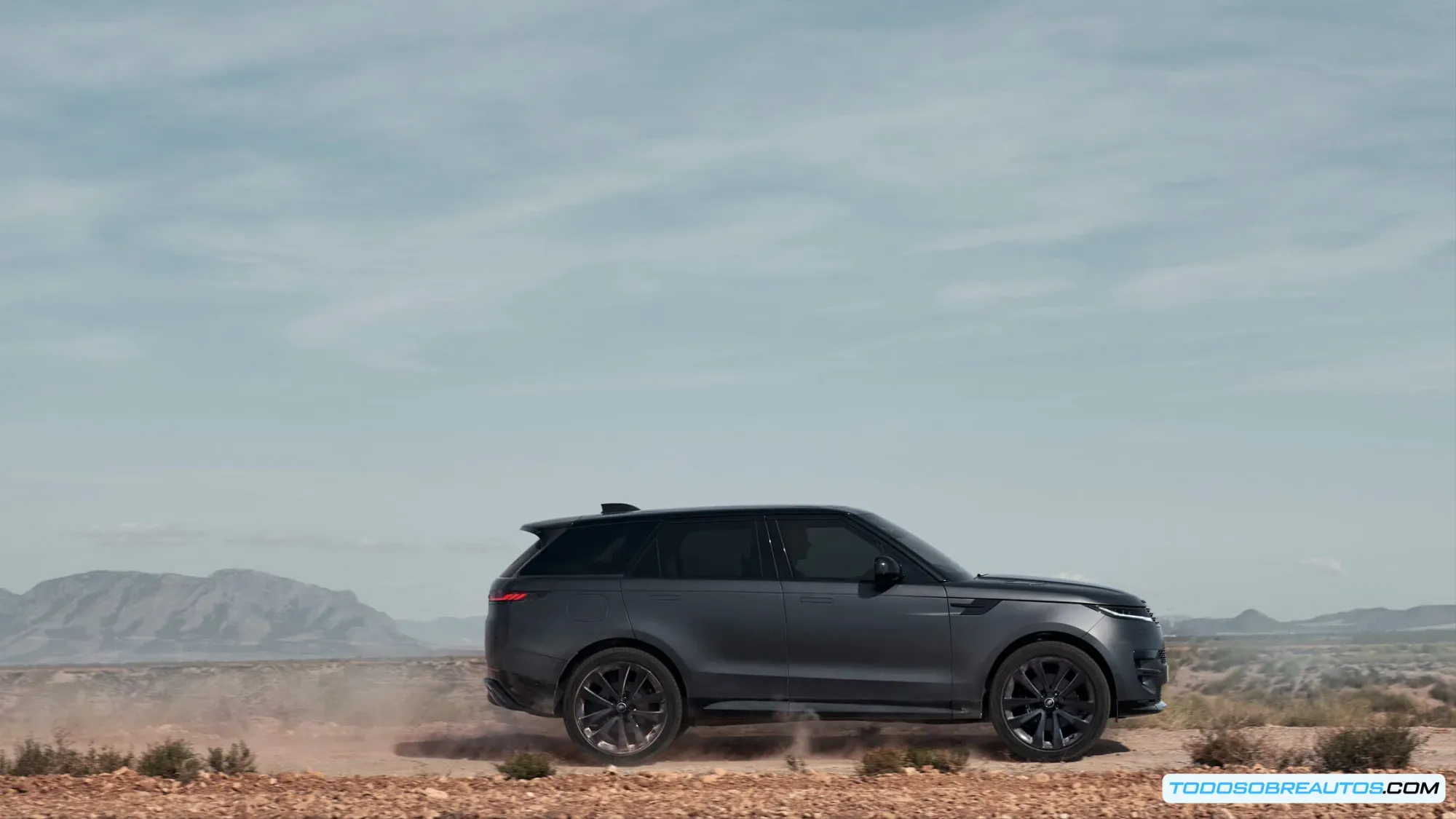 Detalles de diseño exterior del Land Rover Range Rover Sport Hybrid 2025.