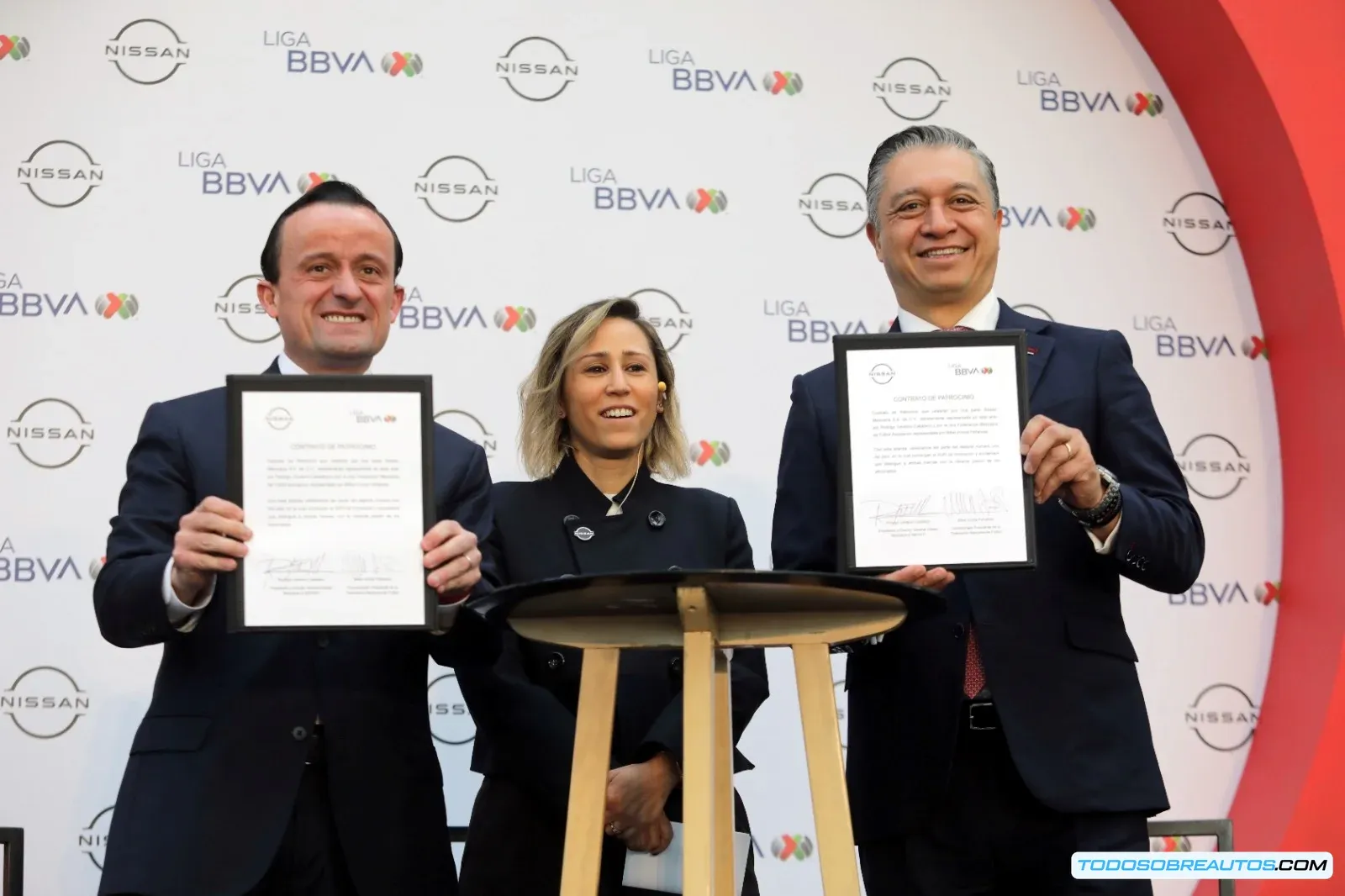 Imagen que muestra la alianza entre Nissan y la Liga BBVA MX, posiblemente con logos de ambas marcas o una imagen de un coche Nissan en un estadio de fútbol.