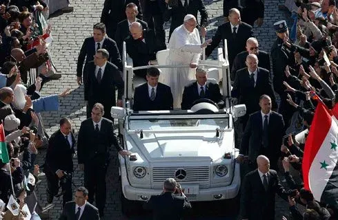 El Papa Francisco urge a la industria automotriz a afrontar la crisis climática