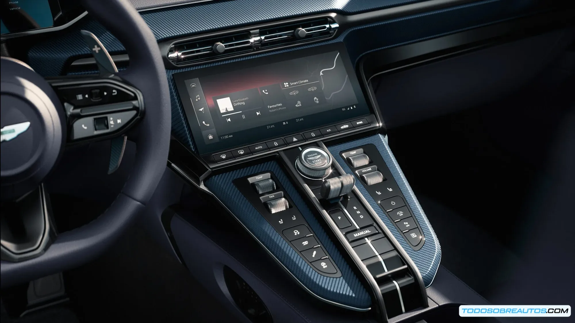 Pantalla táctil del sistema de infoentretenimiento del Aston Martin Vantage Roadster 2026.