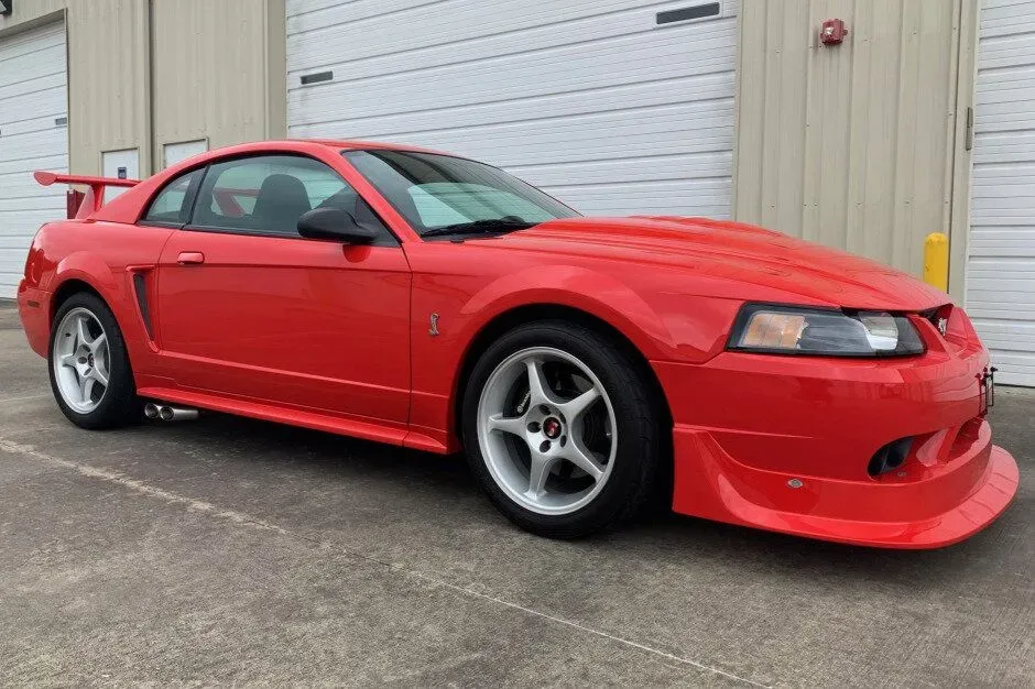 Mustang SVT Cobra R 2000 único