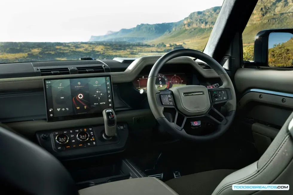 Interior del Land Rover Defender 2025 Octa, mostrando su diseño y materiales.