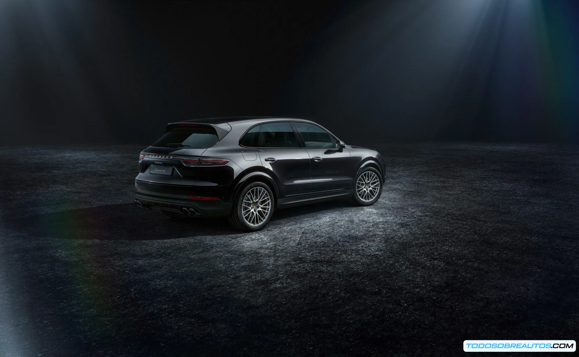 Comparativa de colores: Jet Black Metallic vs Chromite Black Metallic en el Porsche Cayenne 2023