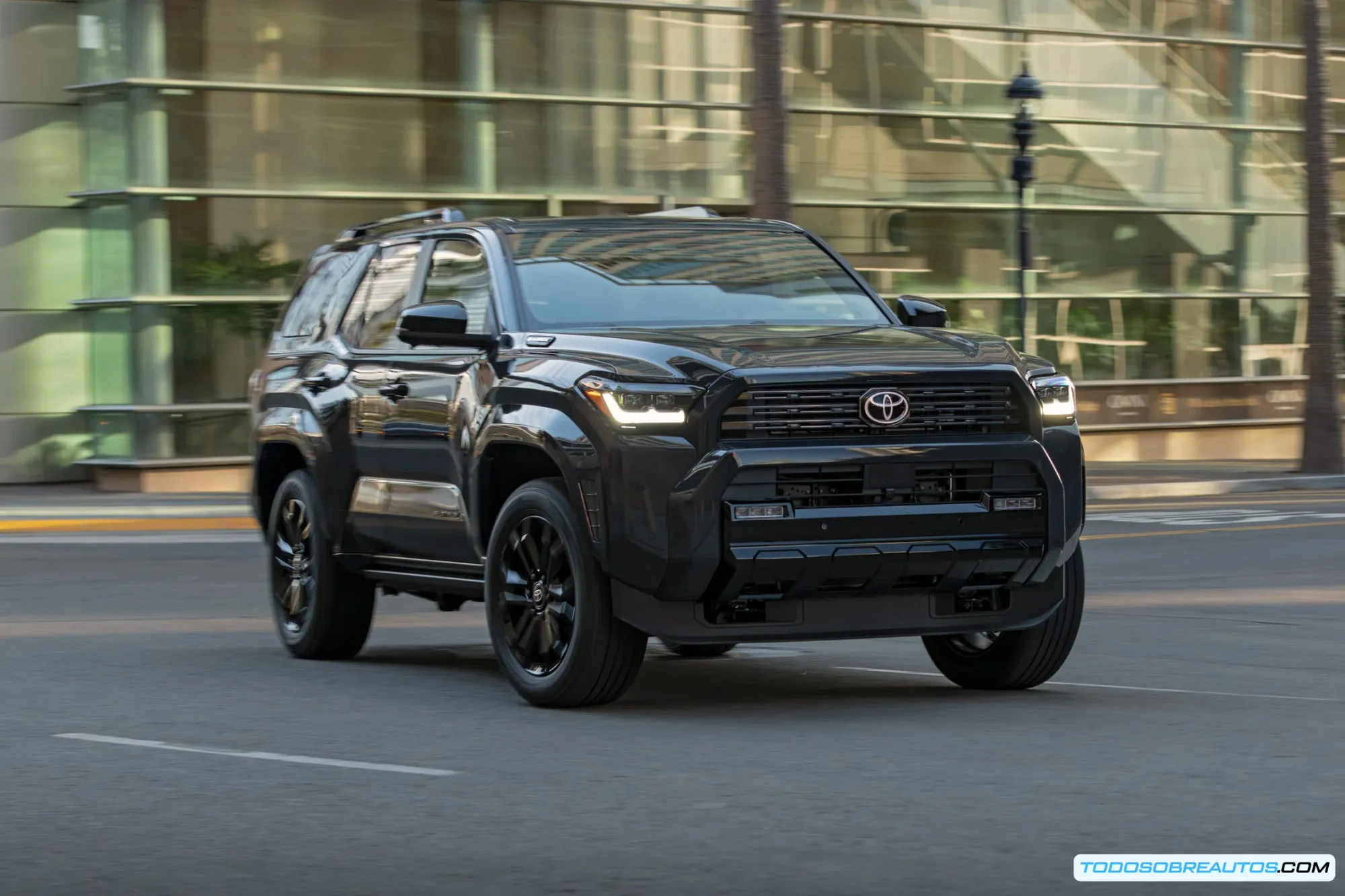 Diseño exterior Toyota 4Runner 2025 y Land Cruiser 2025