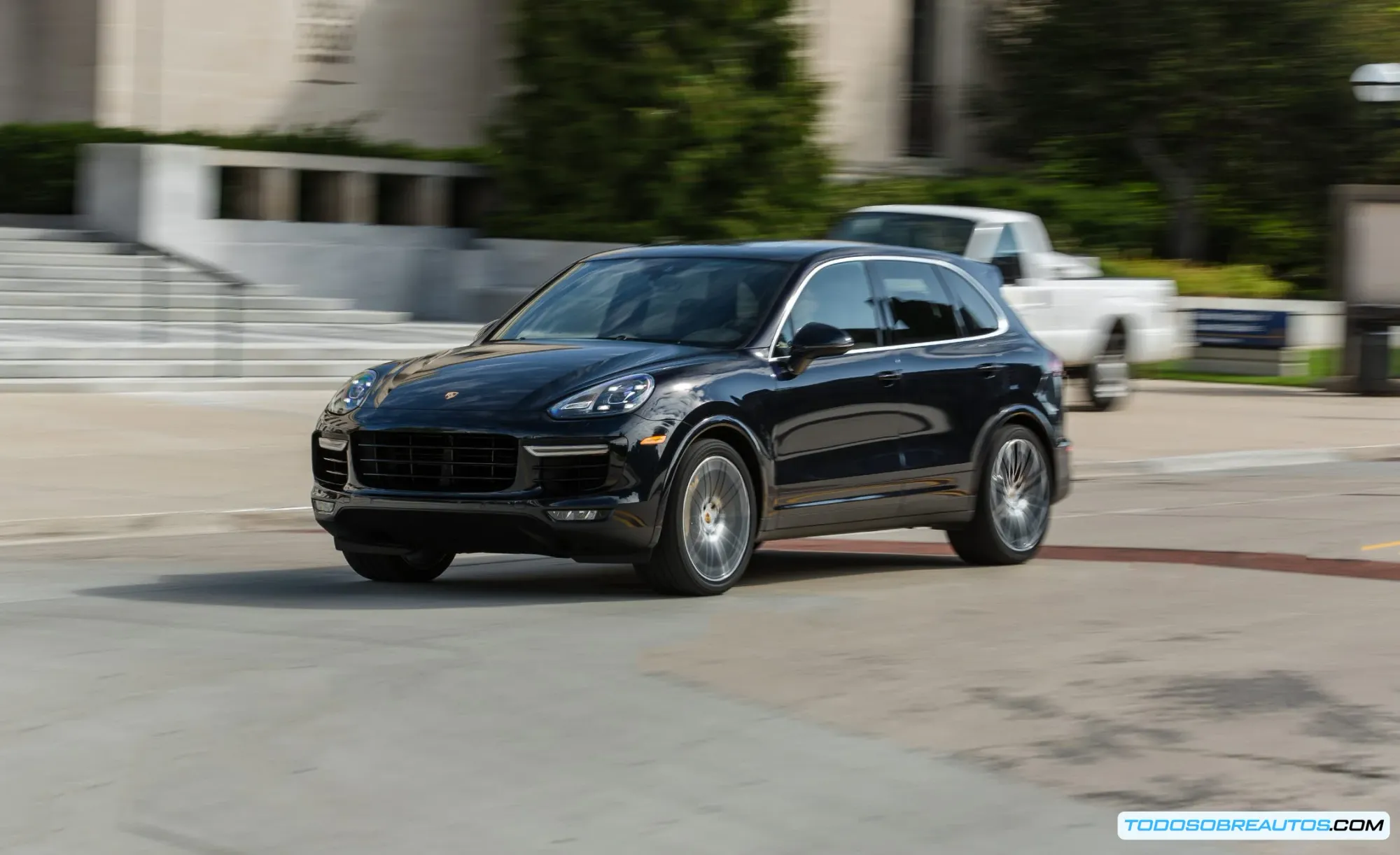 Porsche Cayenne 2018, vista lateral.