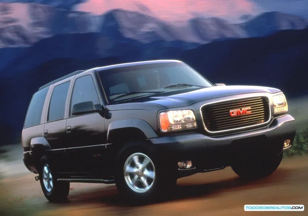 Imagen que muestra la evolución del GMC Denali a través de los años, o una imagen que simbolice el éxito de ventas.