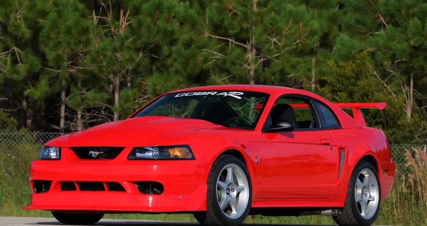 Mustang SVT Cobra R 2000 único