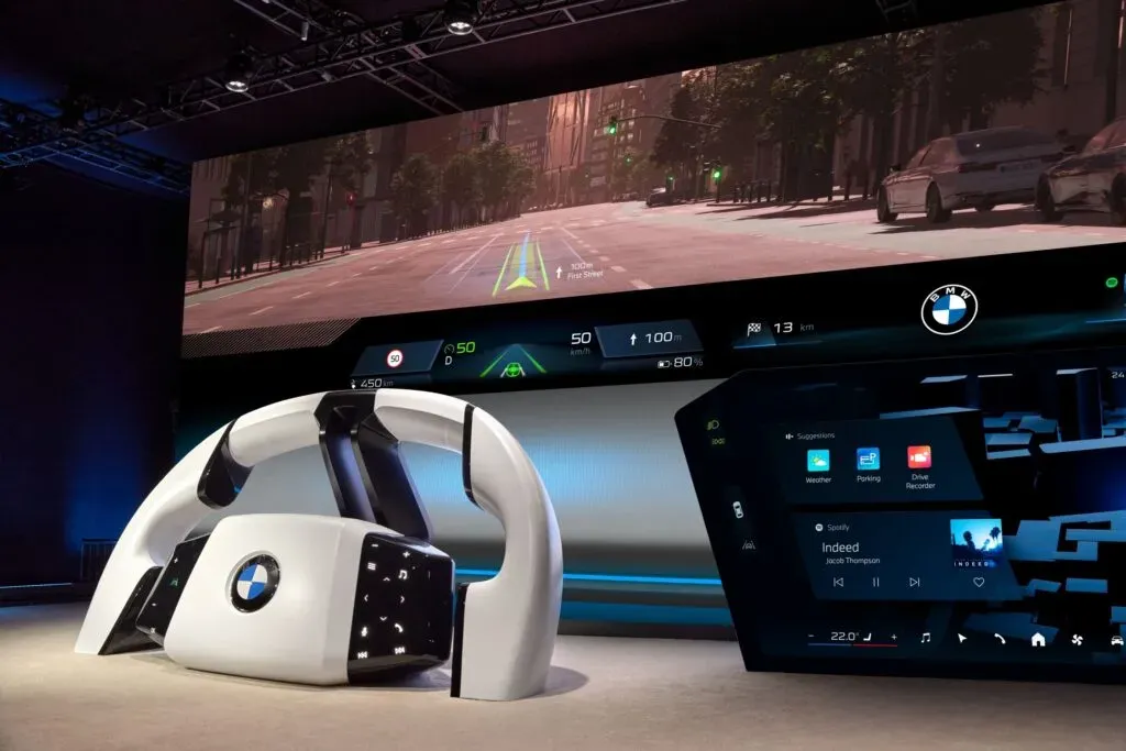 BMW Panoramic iDrive 2025