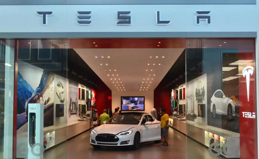 Tesla Reclama 694,304 Vehículos