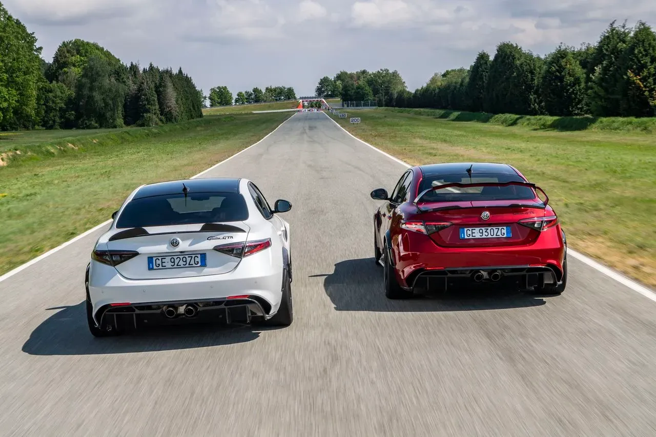 Alfa Romeo Giulia GTA vs Quadrifoglio