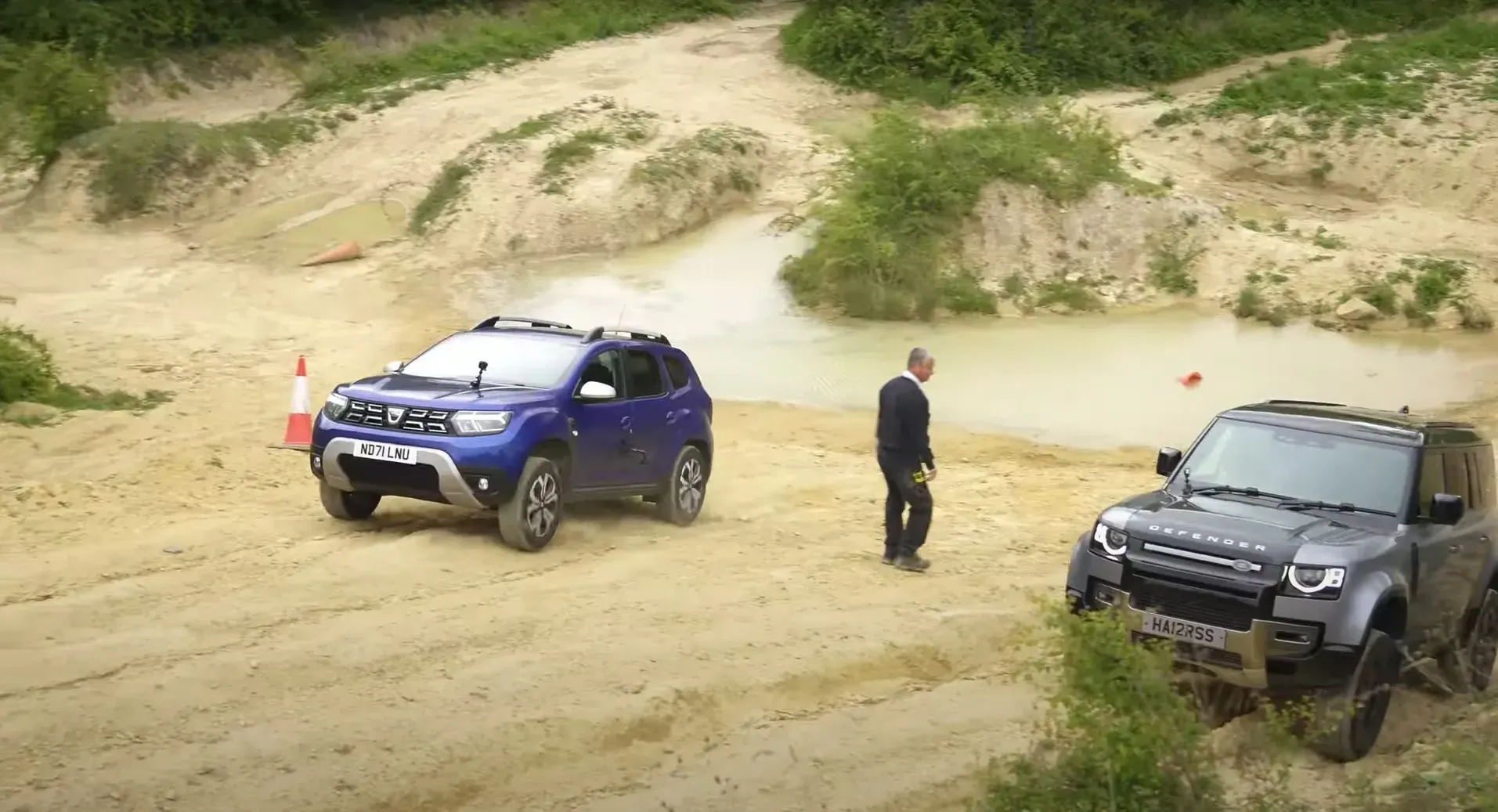 Dacia Duster vs Land Rover Defender