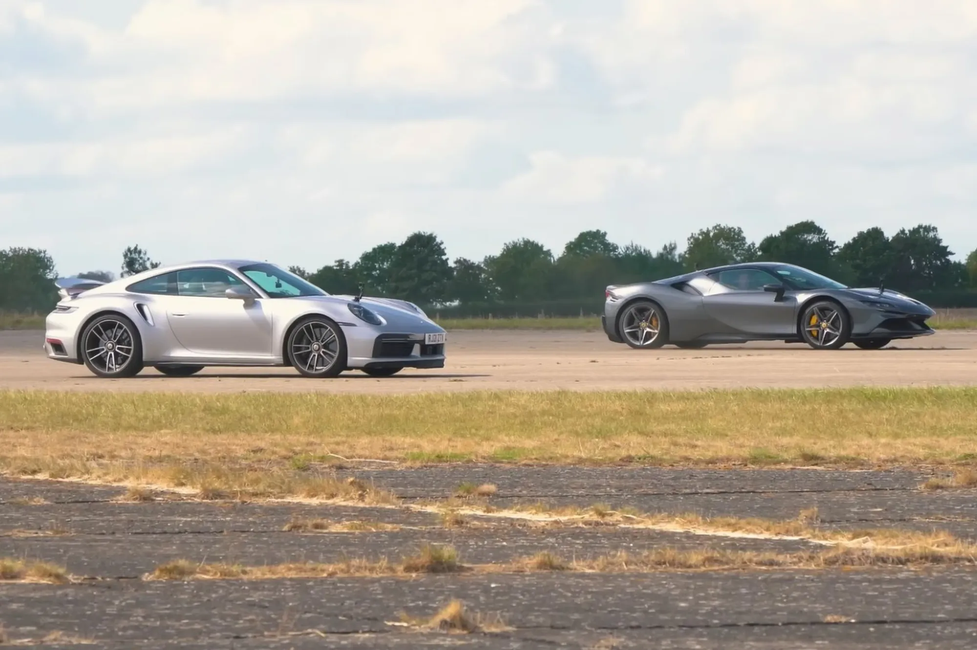 Ferrari SF90 vs Porsche 911 Turbo S