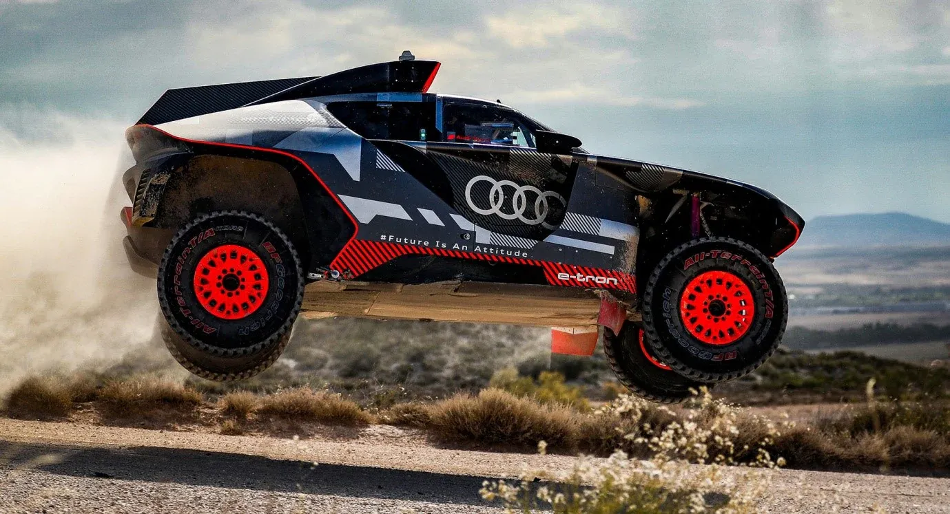 Audi RS e-tron GT vs. Audi RS Q e-tron Dakar