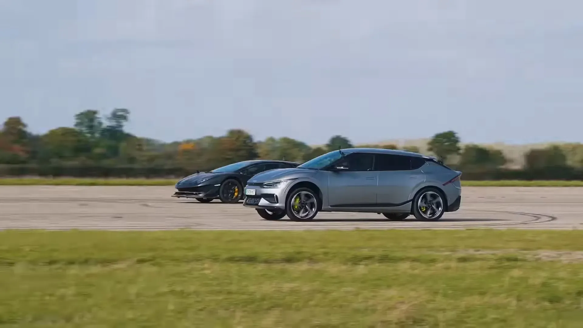 Kia EV6 GT vs Lamborghini Aventador SVJ