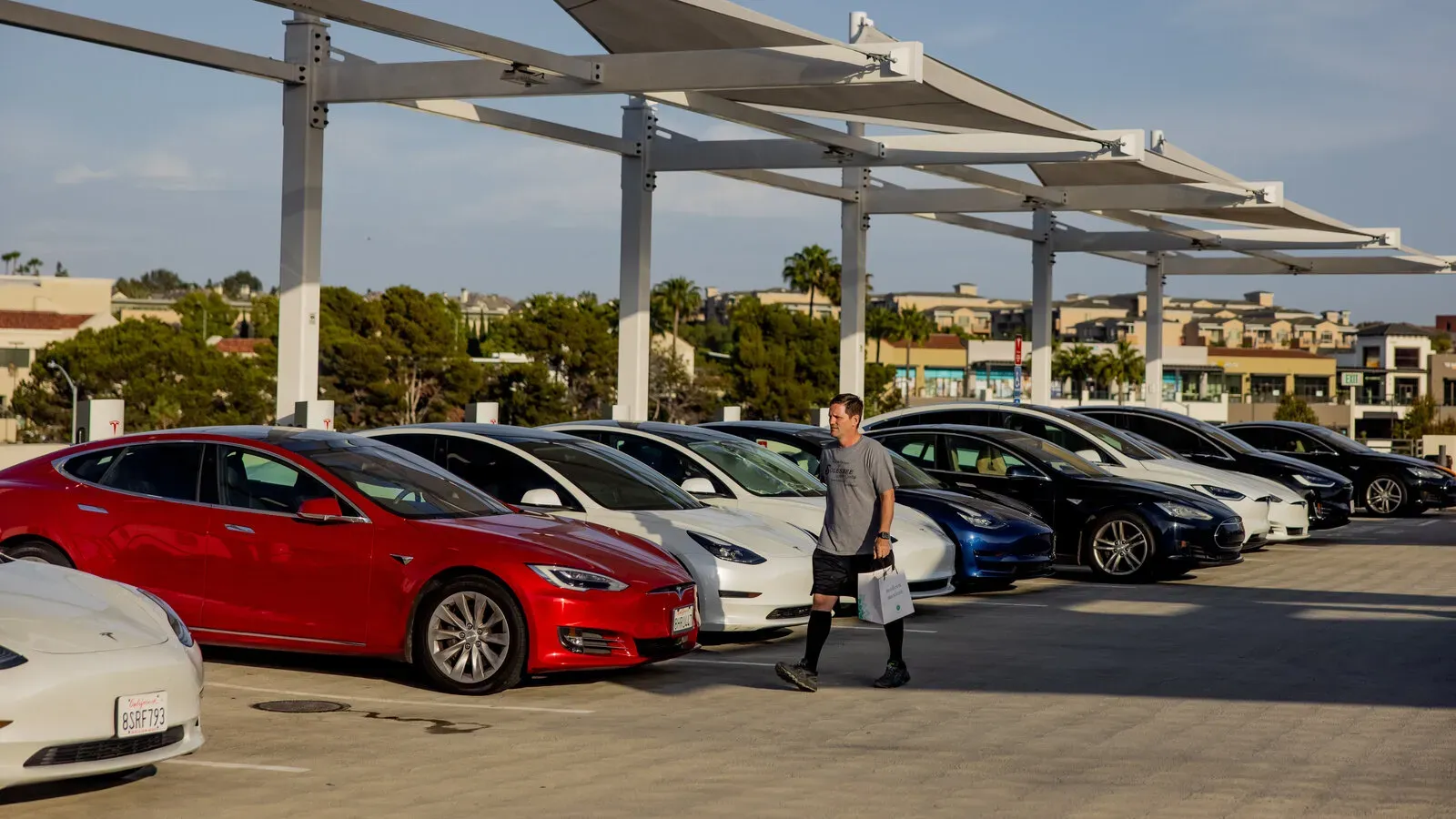 Departamento de Estado de EE.UU. Suspende Compra de Teslas Blindadas