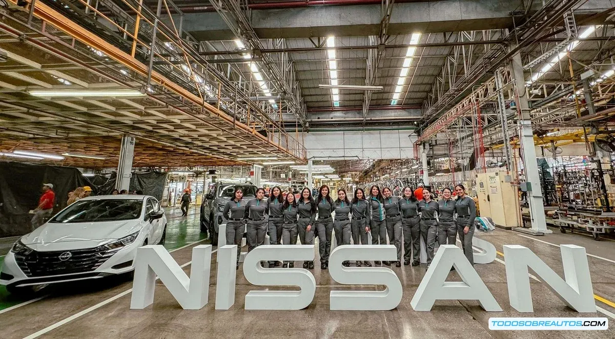 Imagen que muestra un evento o actividad relacionada con el programa social de Nissan en Latinoamérica (si la imagen lo permite). Alternativamente: Personas trabajando juntas en un proyecto comunitario, un logo de Nissan junto a un símbolo de ayuda social, etc.