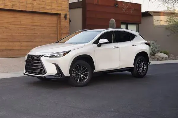 Lexus NX Hybrid 2025