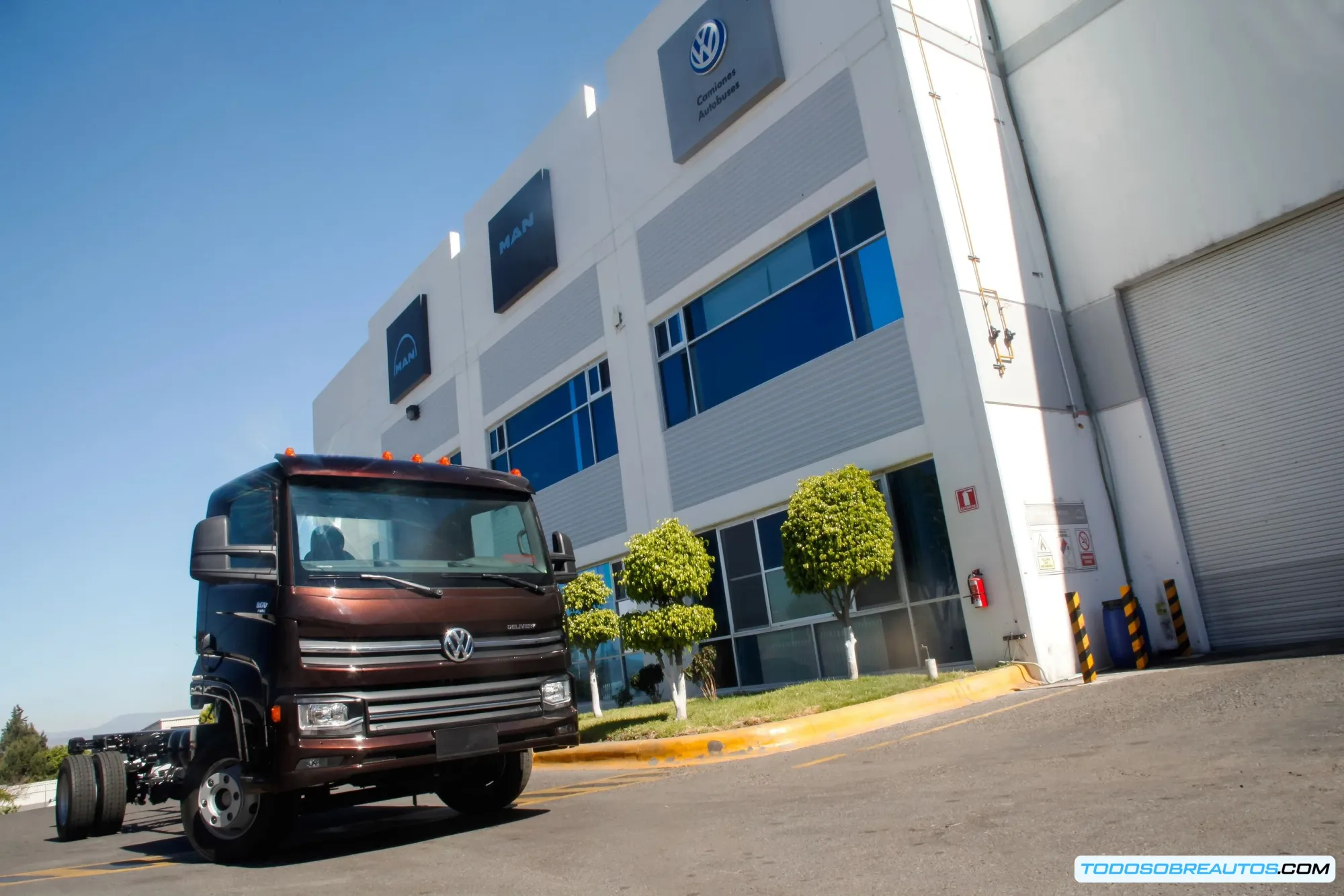 Imagen de camiones Volkswagen y MAN, ilustrando la reestructuración financiera.