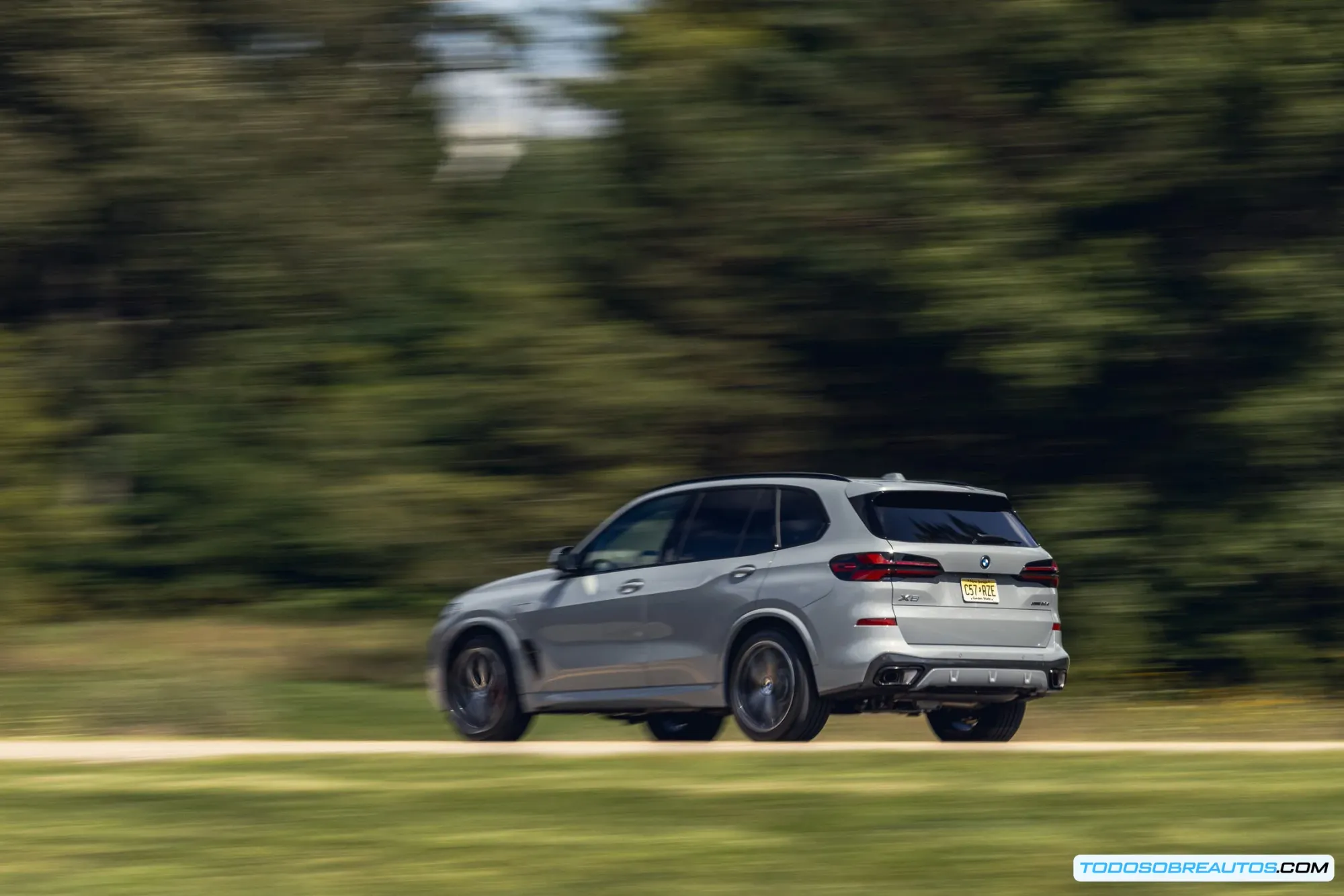 Detalles del diseño exterior del BMW X5 xDrive50e 2024.