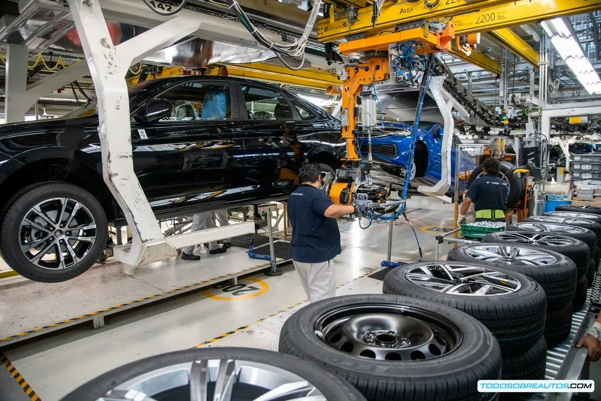 Línea de ensamblaje del Volkswagen Jetta en la planta de Puebla, México.