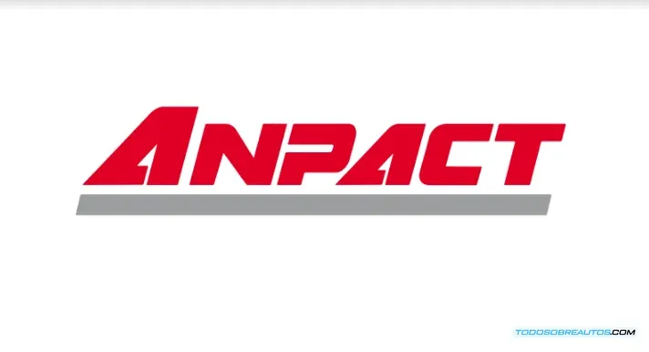 Logo de ANPACT (Asociación Nacional de Productores de Autobuses, Camiones y Tractocamiones), ilustrando la preocupación de la industria ante la amenaza arancelaria.