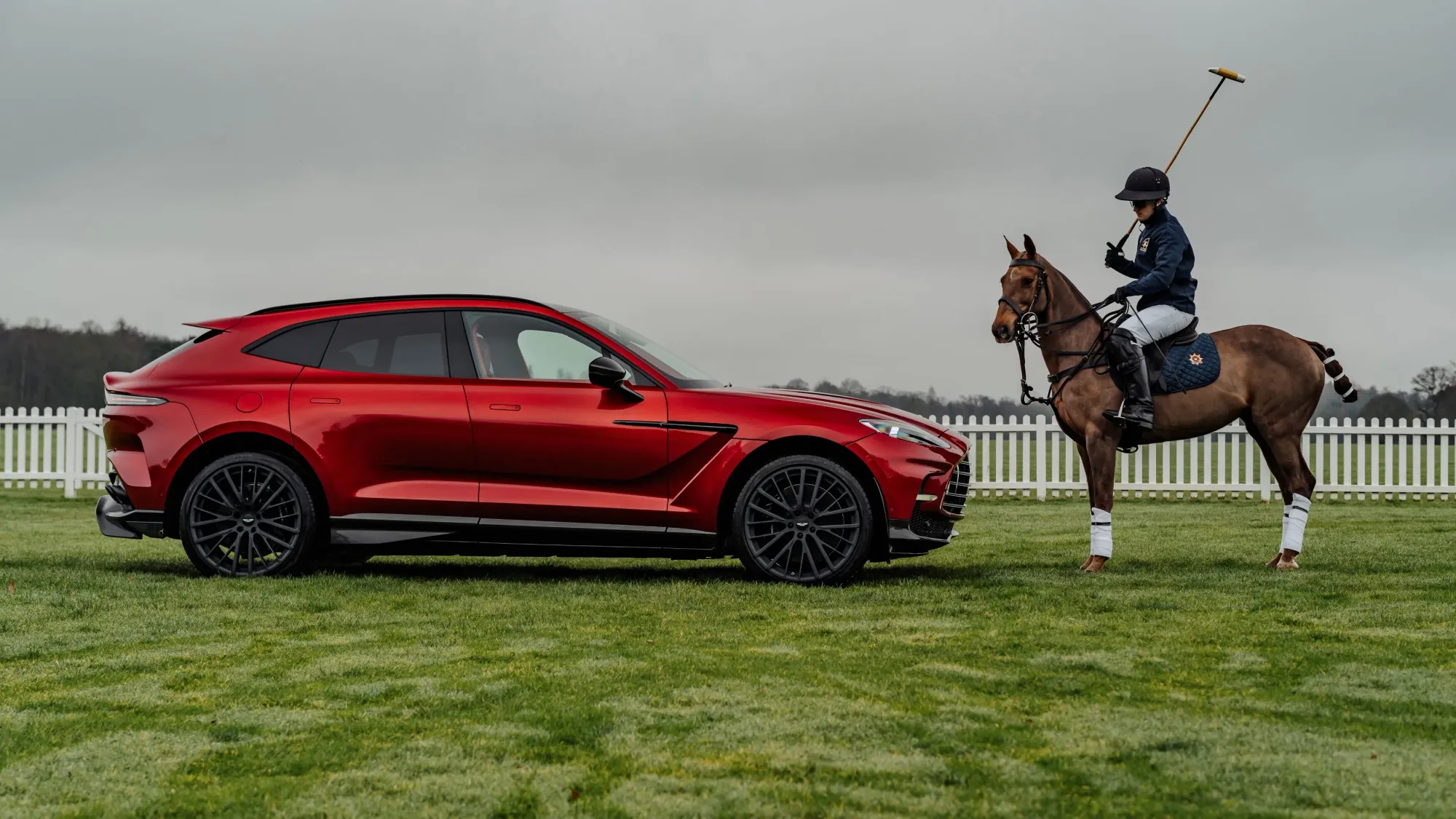 Aston Martin y el Guards Polo Club