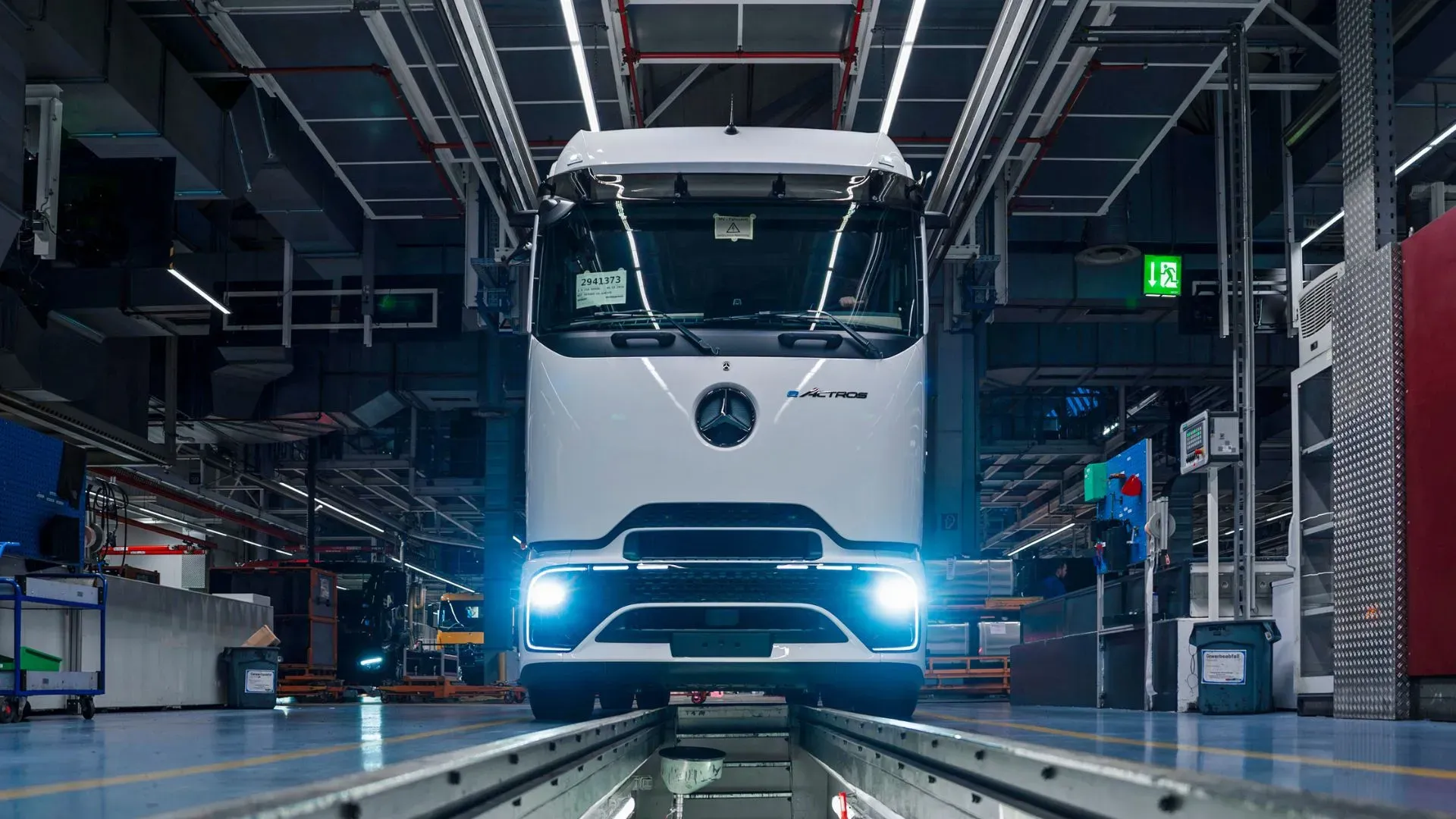 HIVED revoluciona las entregas con la primera flota totalmente eléctrica del Reino Unido usando el Mercedes-Benz eActros