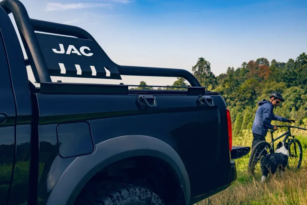 JAC Frison T8 Adventure