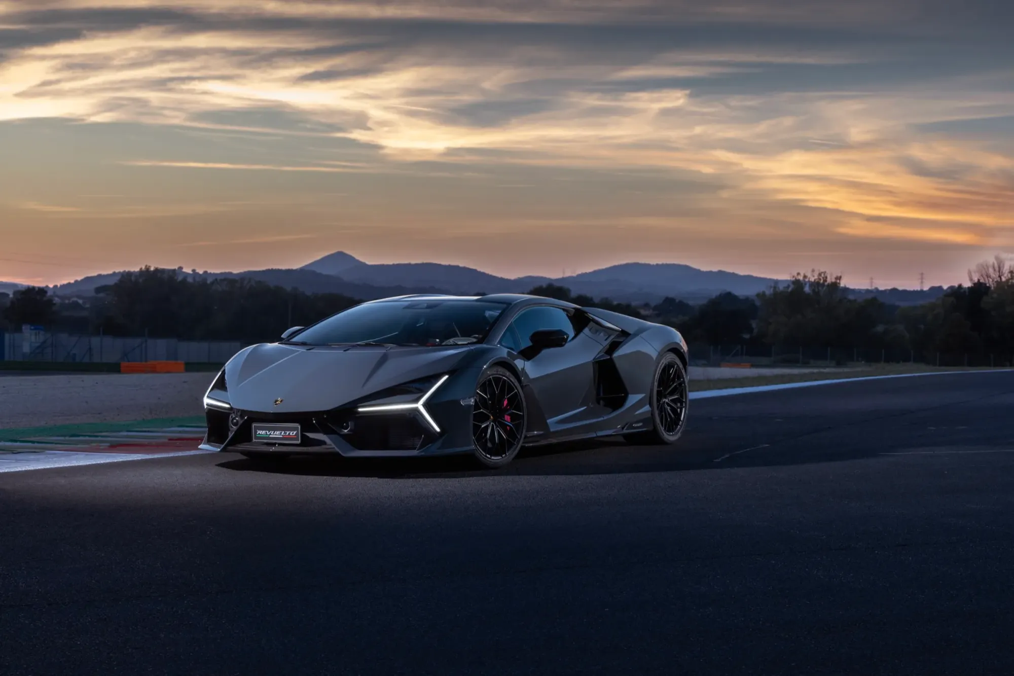 Lamborghini Revuelto 2024