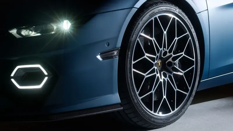 Neumáticos Bridgestone a Medida para el Porsche Macan Eléctrico y Panamera