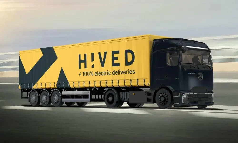 HIVED revoluciona las entregas con la primera flota totalmente eléctrica del Reino Unido usando el Mercedes-Benz eActros