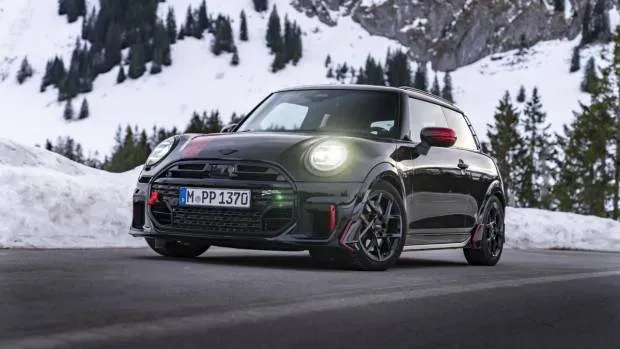 MINI John Cooper Works en la Nieve