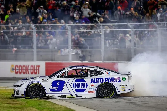 Chase Elliott gana el Clash 2025 de NASCAR