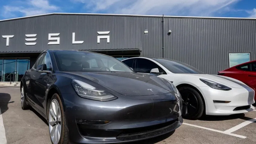 Aranceles a Tesla en Canadá