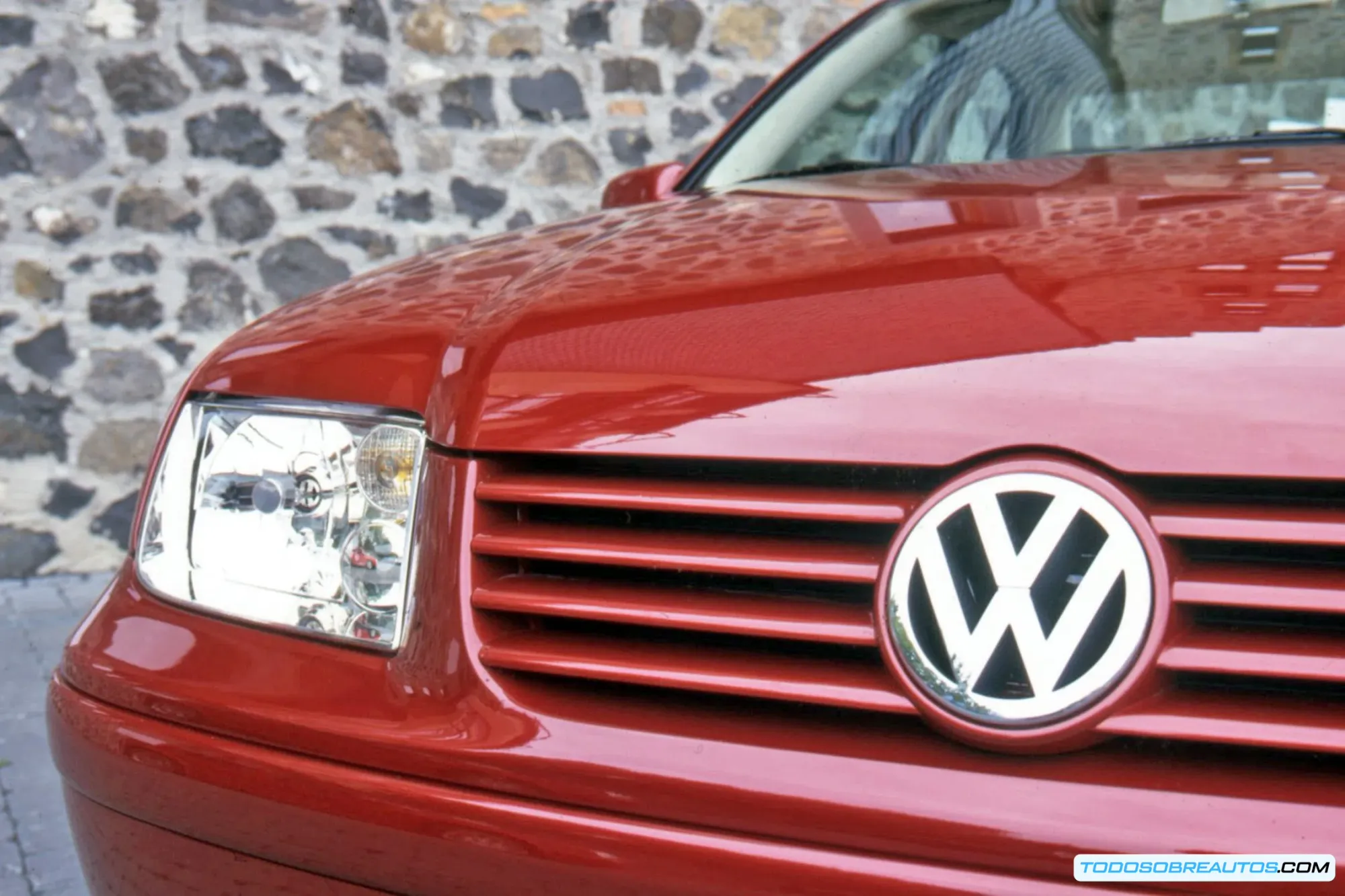 Detalle del tablero de instrumentos del Volkswagen Jetta GLX 1999.