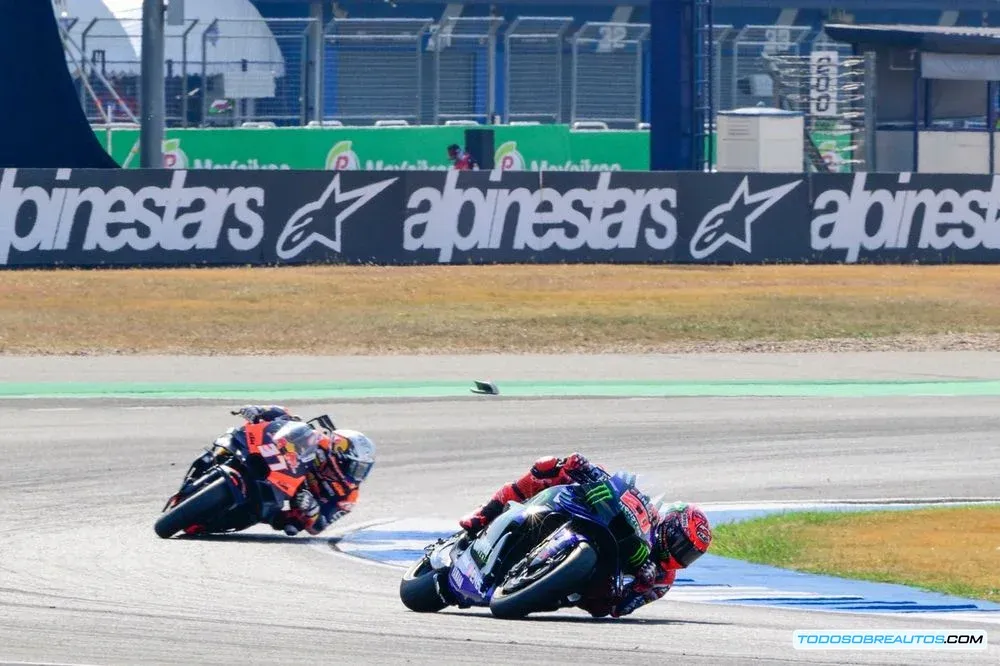 Foto de Fabio Quartararo en su Yamaha durante el Gran Premio de Tailandia 2025.