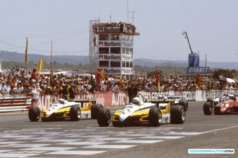 Alain Prost en un Renault de Fórmula 1.