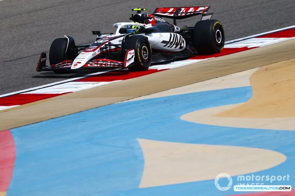 Imagen de Oliver Bearman o el Haas VF-25 durante el filming day en Silverstone, mostrando un daño similar o el mismo problema.