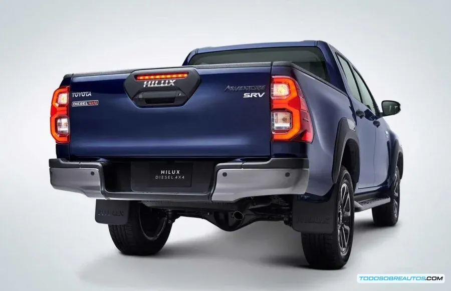 Toyota Hilux 2025 en un entorno off-road.